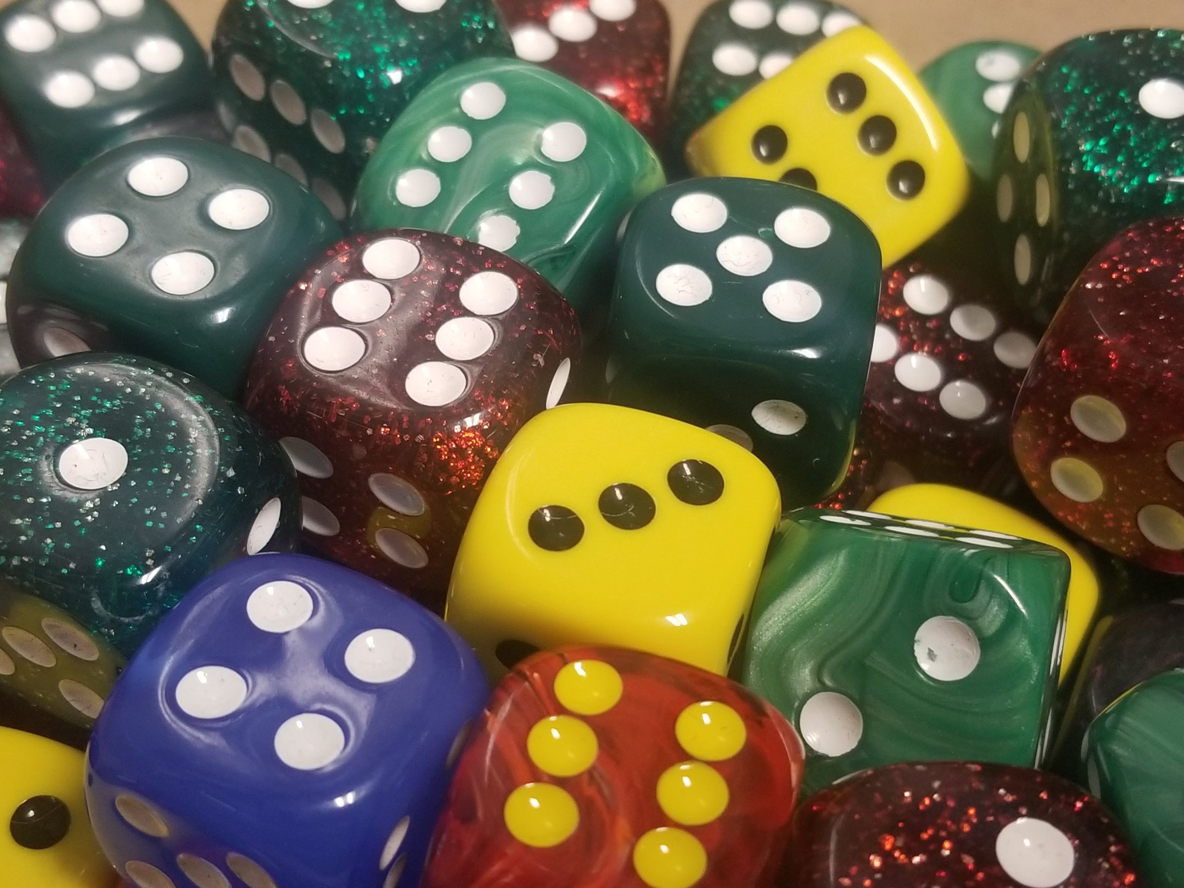 Factory-Second 25mm Assorted Colors d6 (Random color)