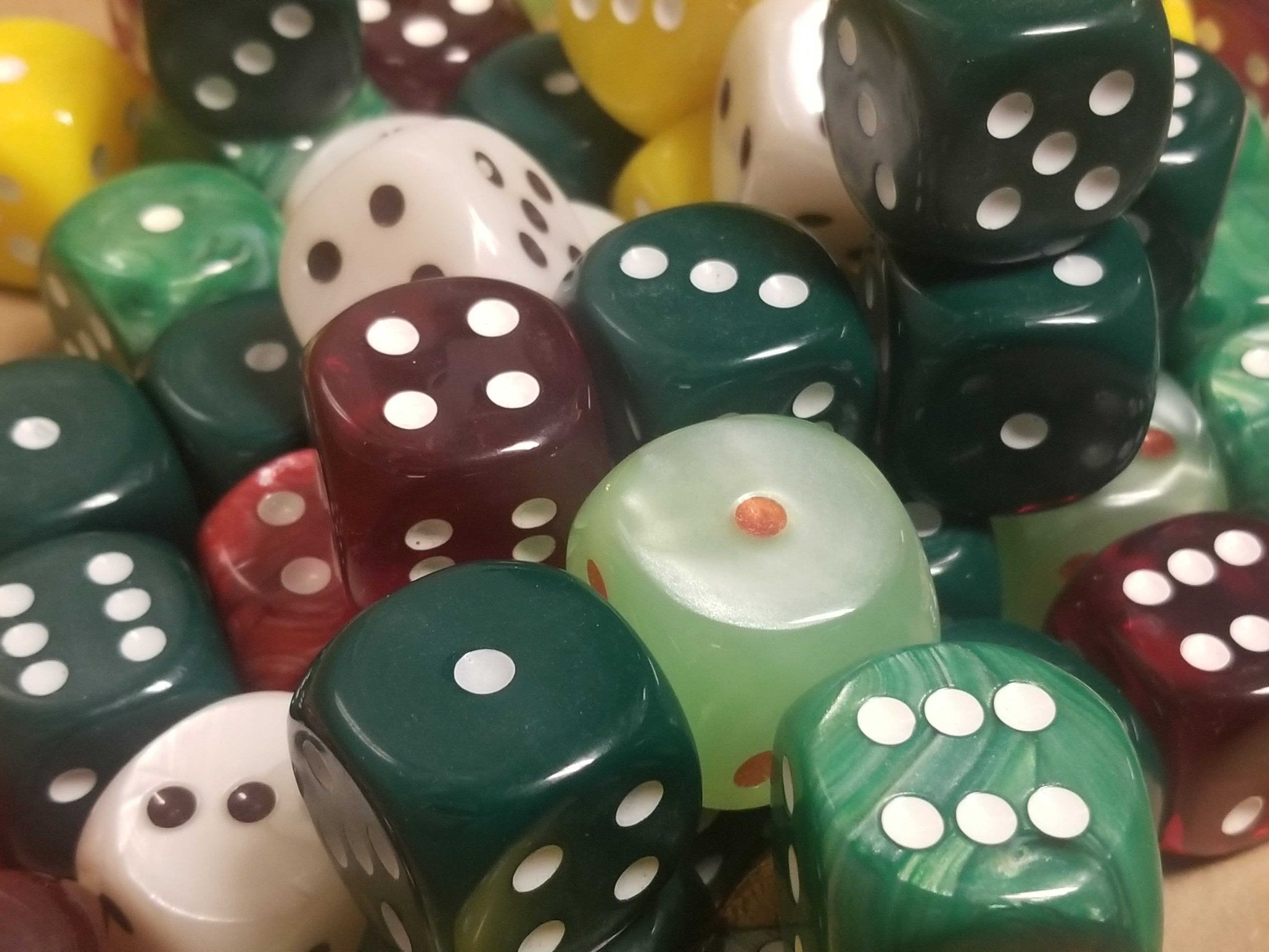 Factory-Second 30mm Assorted Colors d6 (Random color)