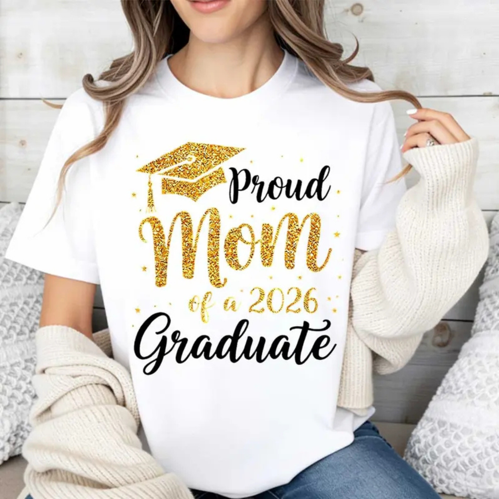 Mom of a 2026 Graduate T-Shirt – Graduation Cap Graphic Tee