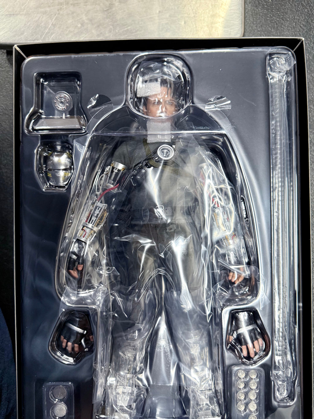 Tony Stark (Mech Test Version 2.0) Deluxe MMS582 Marvel Sixth Scale Figure by Hot Toys
