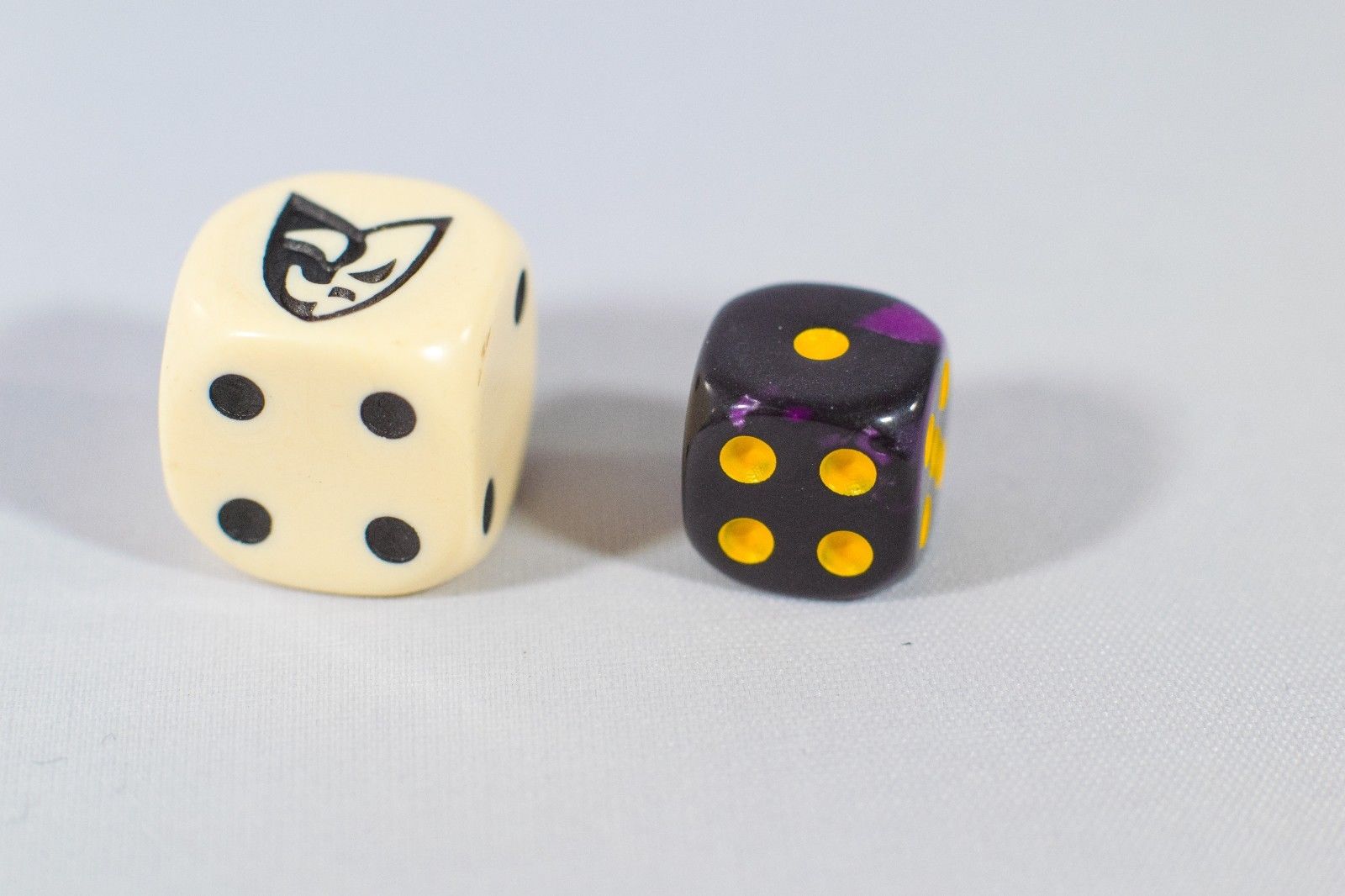 New Royal Purple and Black Dice with Yellow Pips 12mm D6 RPG Dice (10) Yahtzee
