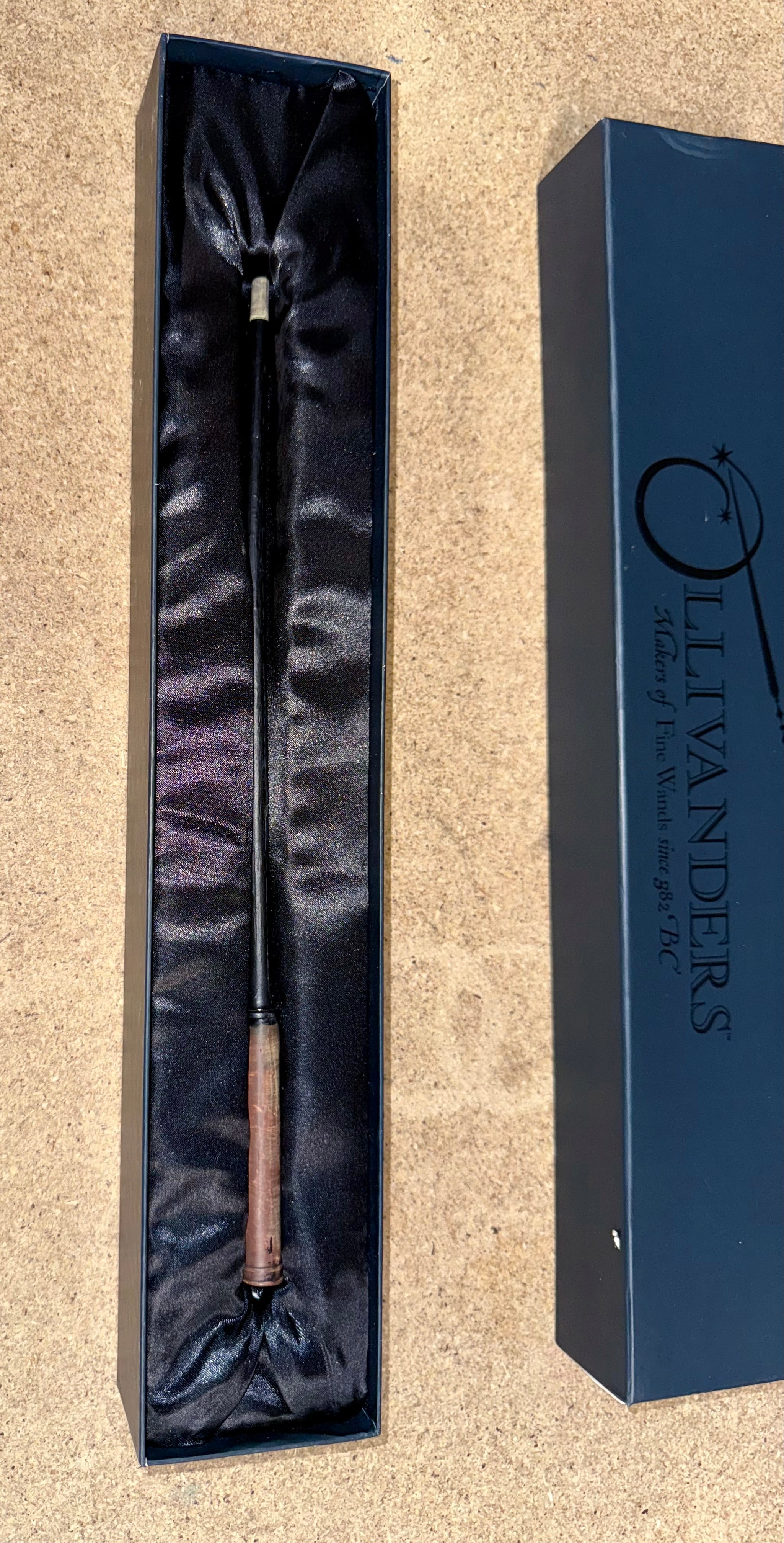 Ollivanders Maker Of Fine Wands Hawthorne 6 Harry Potter SKU 1230279-1 Wand