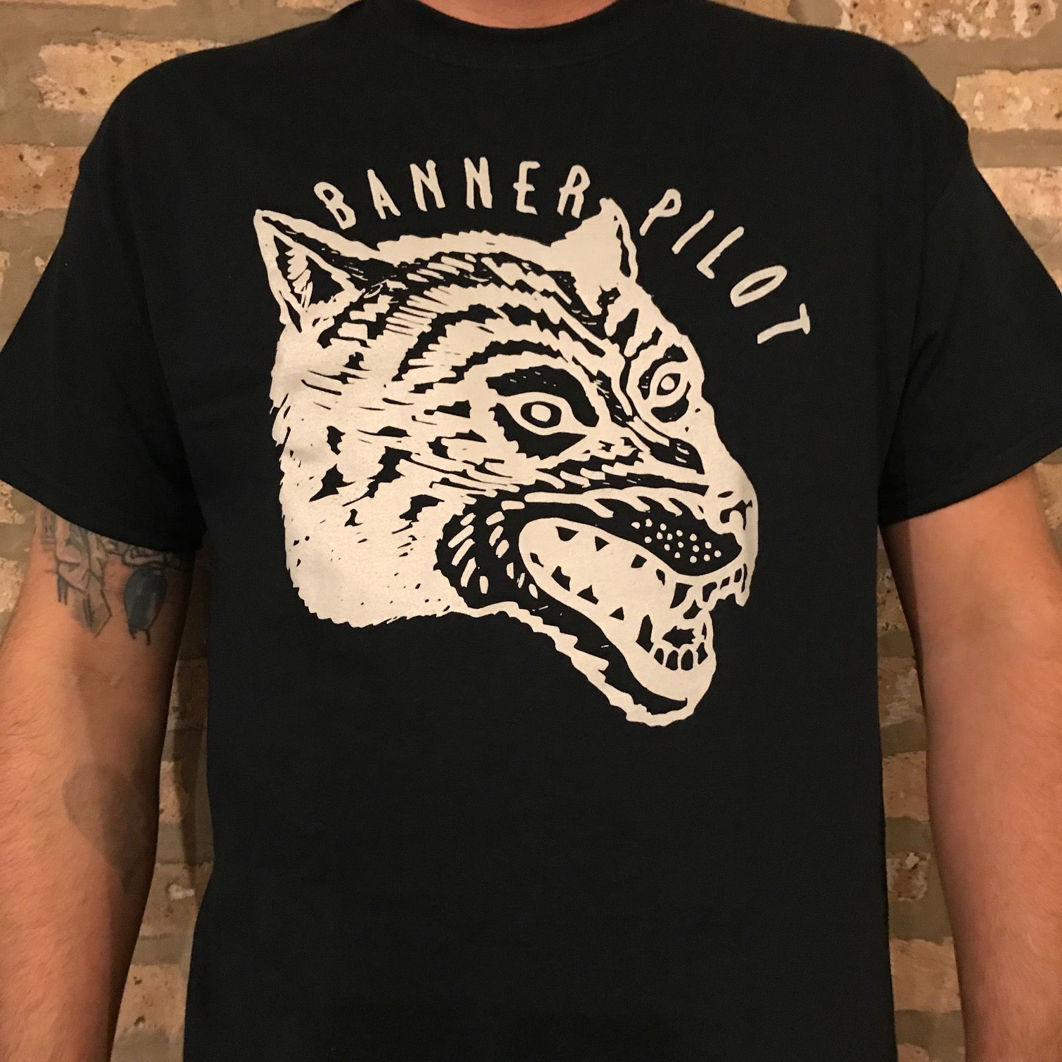 Banner Pilot "Wolf" Tee Shirt