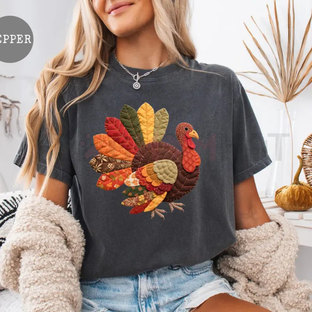 Thanksgiving Turkey Graphic Loose T-Shirt – Cozy Fall Gathering Tee